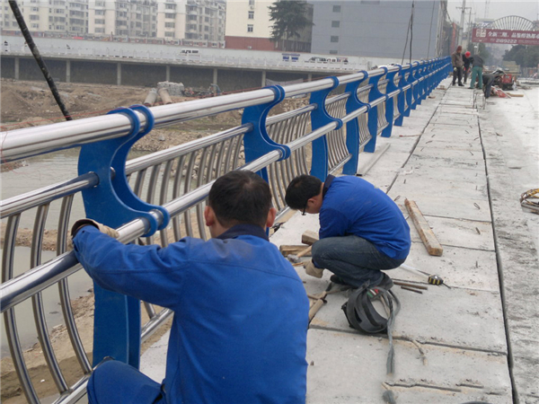 保定不锈钢河道护栏的特性及其在城市景观中的应用