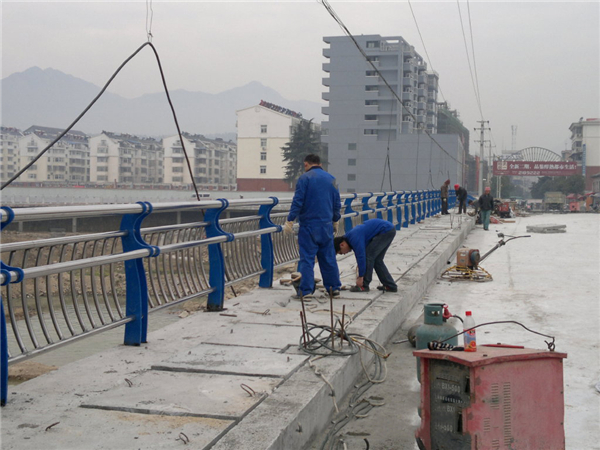 保定不锈钢复合管护栏常见问题及解决方案